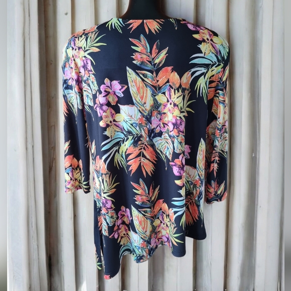 Soft Works Asymmetrical Hem Floral Top - Picture 3 of 8